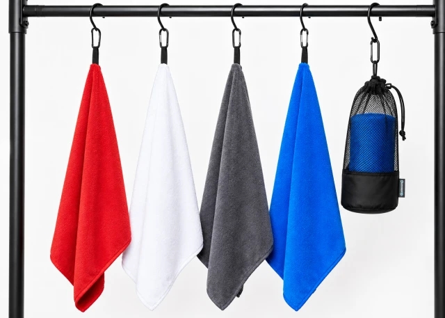 Microfiber Sports Towel in a Pouch (Towel with Carabiner)